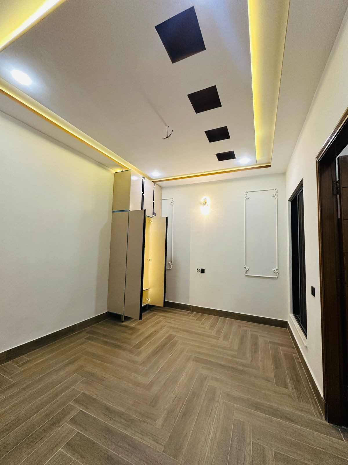 Property gallery image 12