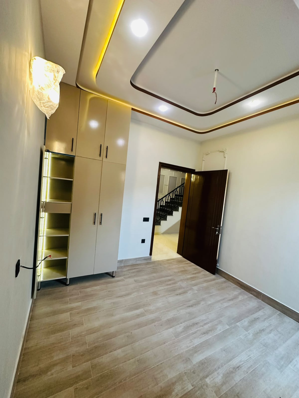 Property gallery image 11